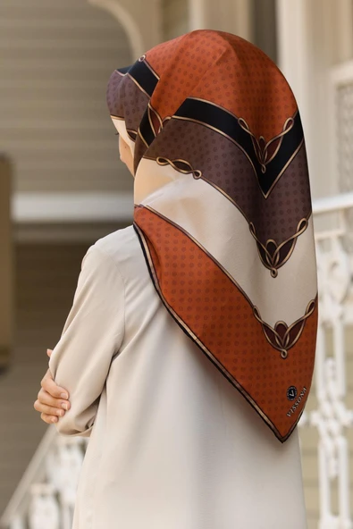 % 57 İPEK % 43 VİSKON Twill İpek Puantiyeli Ve Geometrik Desenli Taba - Vizon Renkli 90x90 Eşarp Dikim Şekli : El Dikişi ürün görseli