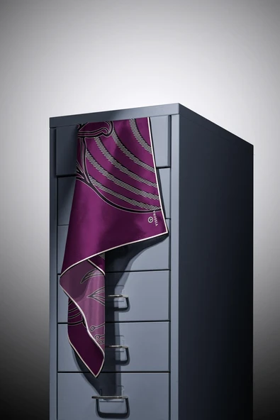 %100 Twill İpek Çizgili Çiçek Desenli Mürdüm - Siyah Renkli 90x90 Eşarp Dikim Şekli : El Dikişi - Resim 3