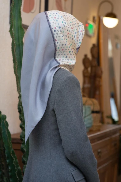 %100 Twill İpek Çıtır Şerit Desenli Gri Renkli 90x90 Eşarp Dikim Şekli : El Dikişi ürün görseli