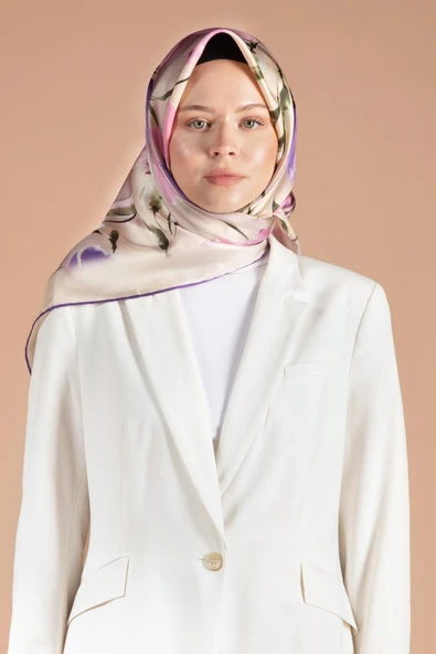 %100 Twill İpek Çiçek Desenli Mor - Pembe Renkli 90x90 Dikim Şekli : El Dikişi Eşarp - Resim 3