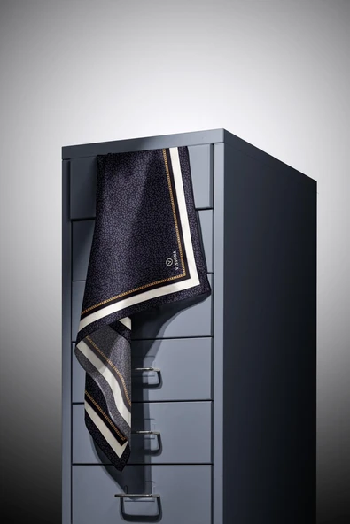 % 57 İPEK % 43 VİSKON Twill İpek Leopar Desenli Siyah Renkli 90x90 Eşarp Dikim Şekli : El Dikişi - Resim 3