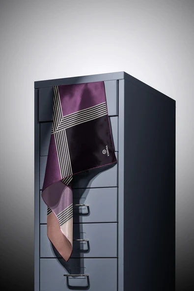 %100 Twill İpek Geometrik Desenli Mürdüm Renkli 90x90 Eşarp Dikim Şekli : El Dikişi - Resim 3