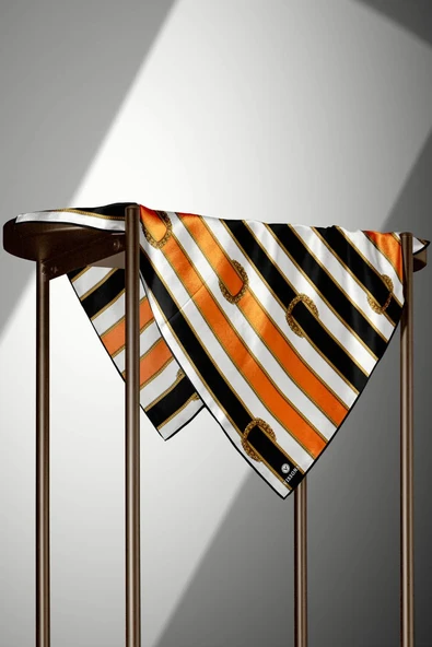 %100 Twill İpek Kemer Desenli Siyah - Turuncu Renkli 90x90 Eşarp Dikim Şekli : El Dikişi - Resim 6