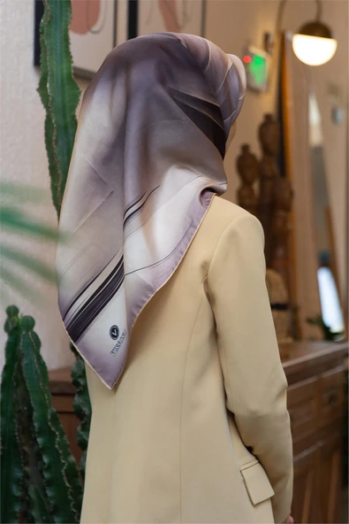 %100 Twill İpek Duman Desenli Bej Renkli 90x90 Eşarp Dikim Şekli : El Dikişi ürün görseli
