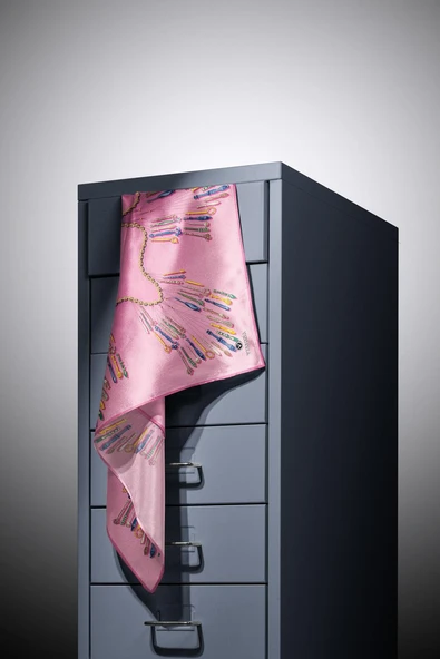 %100 Twill İpek Zincir Desenli Pudra Renkli 90x90 Eşarp Dikim Şekli : El Dikişi - Resim 3