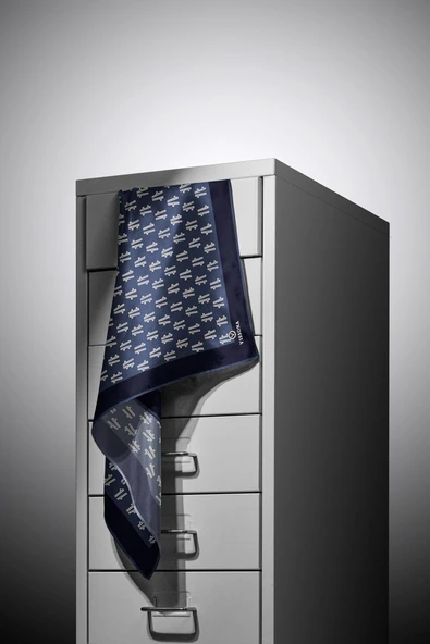 %100 Twill İpek Geometrik Desenli İndigo - Lacivert Renkli 90x90 Eşarp Dikim Şekli : El Dikişi - Resim 4