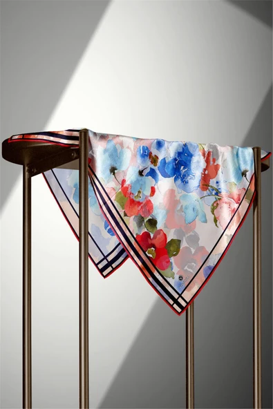 % 57 İPEK % 43 VİSKON Twill İpek Sulu Boyalı Çiçek Desenli Kırmızı - Bebe Mavisi Renkli 90x90 Eşarp Dikim Şekli : El Dikişi - Resim 4