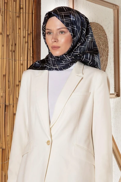 %100 Twill İpek Çizgi Desenli Lacivert - Krem Renkli 90x90 Eşarp Dikim Şekli : El Dikişi ürün görseli