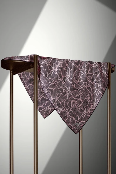 %100 Twill İpek Geometrik Desenli Pudra - Siyah Renkli 90x90 Eşarp Dikim Şekli : El Dikişi - Resim 4