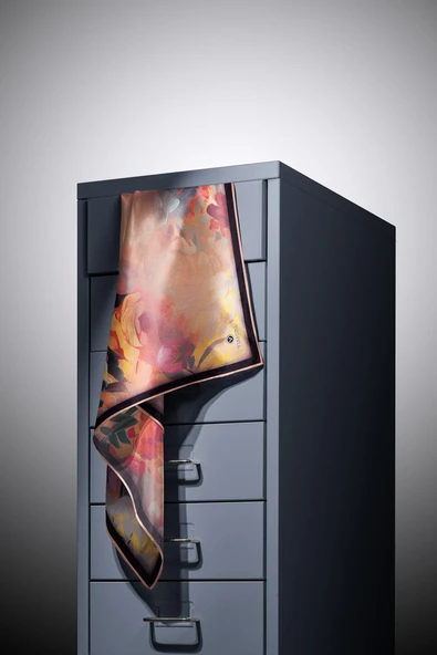 %100 Twill İpek Dumanlı Çiçek Desenli Somon Renkli 90x90 Eşarp Kenar Dikiş Şekli El Dikişli - Resim 4