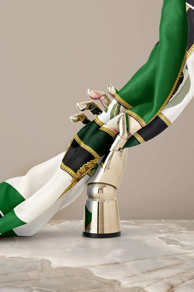 100% Twill İpek Şeritli Çiçek Desenli Zümrüt Yeşili - Krem Renkli 90x90 Dikim Şekli : El Dikişi Eşarp - Resim 6