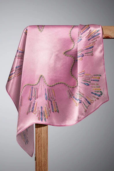 %100 Twill İpek Zincir Desenli Pudra Renkli 90x90 Eşarp Dikim Şekli : El Dikişi - Resim 6