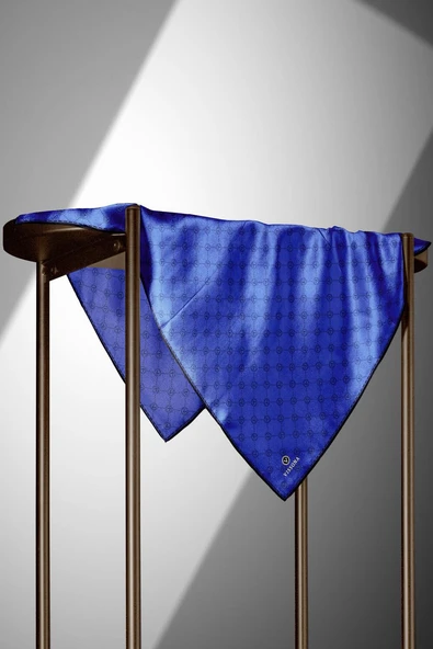 %100 Twill İpek Monogram Desenli Saks Renkli 90x90 Eşarp Dikim Şekli : El Dikişi - Resim 3