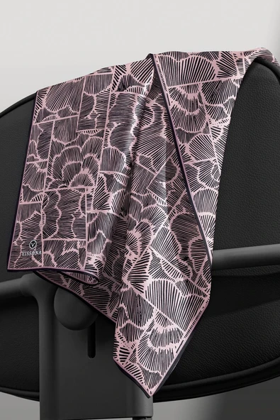 %100 Twill İpek Geometrik Desenli Pudra - Siyah Renkli 90x90 Eşarp Dikim Şekli : El Dikişi - Resim 5