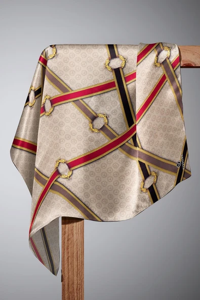 %100 Twill İpek Kemerli Ve Monogram Desenli Bej - Bordo Renkli 90x90 Eşarp Dikim Şekli : El Dikişi - Resim 3