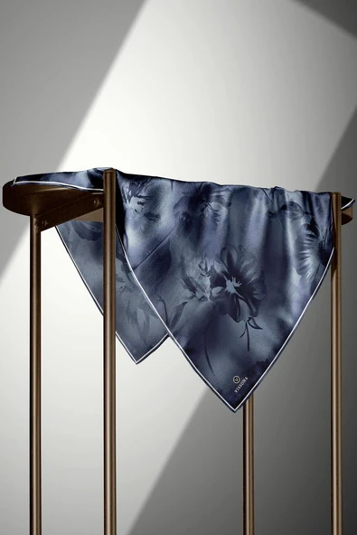 100% Twill İpek Çiçek Desenli Bebe Mavisi Renkli 90x90 Dikim Şekli : El Dikişi Eşarp - Resim 4