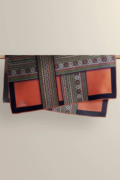 %100 Twill İpek Etnik Desenli Taba - Haki Renkli 90x90 Eşarp Dikim Şekli : El Dikişi - Resim 5