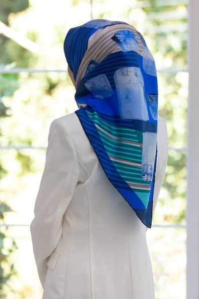 %100 Twill İpek Geometrik Desenli Saks - Mint Yeşili Renkli 90x90 Eşarp Dikim Şekli : El Dikişi ürün görseli