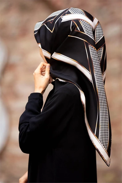 %100 Twill İpek Kareli Kazayaklı Desenli Siyah - Krem Renkli 90x90 Eşarp Kenar Dikiş Şekli El Dikişli ürün görseli