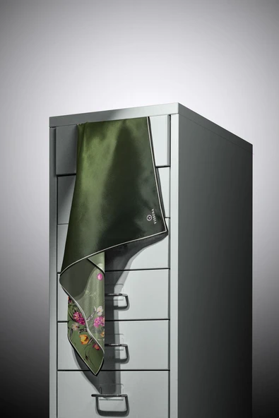 %100 Twill İpek Sonsuz Çiçek Desenli Haki Renkli 90x90 Eşarp Dikim Şekli : El Dikişi - Resim 4