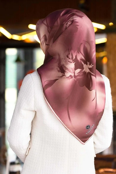 100% Twill İpek Çiçek Desenli Pudra Renkli 90x90 Dikim Şekli : El Dikişi Eşarp ürün görseli