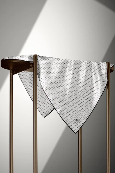 %100 Twill İpek Çıtır Motif Desenli Krem - Siyah Renkli 90x90 Eşarp Dikim Şekli : El Dikişi - Resim 4