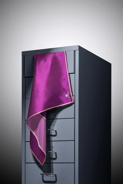 % 57 İPEK % 43 VİSKON Twill İpek Monogram Desenli Mürdüm Renkli 90x90 Eşarp Dikim Şekli : El Dikişi - Resim 5