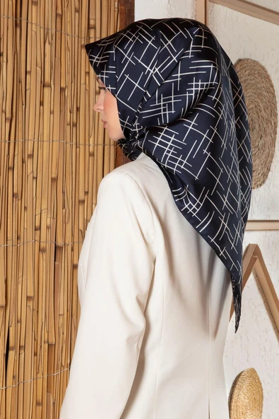%100 Twill İpek Çizgi Desenli Lacivert - Krem Renkli 90x90 Eşarp Dikim Şekli : El Dikişi - Resim 5