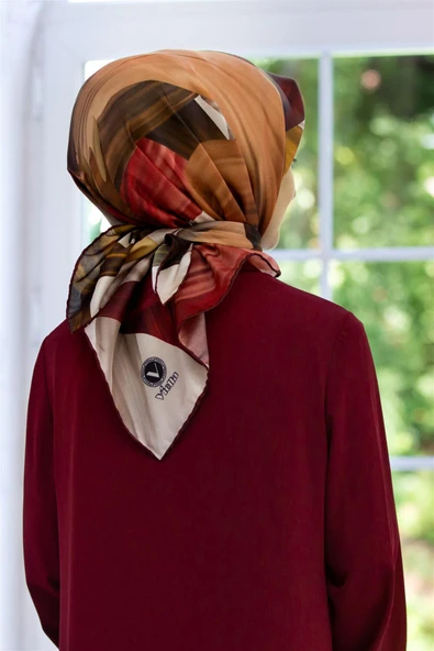 Kristal Helezon Desenli Bordo Renkli 90x90 Eşarp (İpek İçermez) Dikim Şekli : El Dikişi ürün görseli