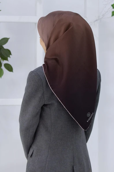%100 Twill İpek Degrade Desenli Sütlü Kahve Renkli 90x90 Eşarp Dikim Şekli : El Dikişi ürün görseli