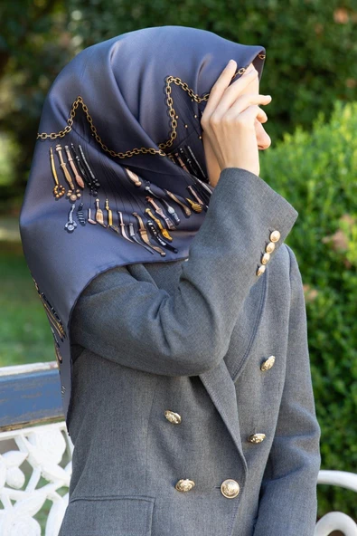 %100 Twill İpek Zincir Desenli Füme Renkli 90x90 Eşarp Dikim Şekli : El Dikişi ürün görseli