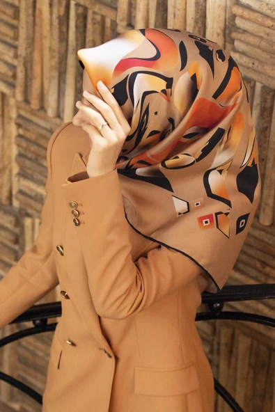 %100 Twill İpek Geometrik Desenli Taba - Bej Renkli 90x90 Eşarp Dikim Şekli : El Dikişi ürün görseli 1