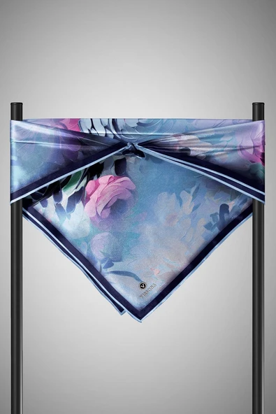 %100 Twill İpek Dumanlı Çiçek Desenli İndigo - Lacivert Renkli 90x90 Eşarp Kenar Dikiş Şekli El Dikişli - Resim 3