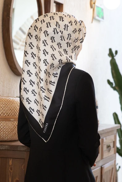 %100 Twill İpek Geometrik Desenli Krem - Siyah Renkli 90x90 Eşarp Dikim Şekli : El Dikişi ürün görseli 1