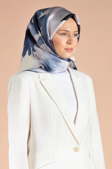 %100 Twill İpek Yaprak Desenli İndigo Mavisi - Lacivert Renkli 90x90 Eşarp Dikim Şekli : El Dikişi ürün görseli