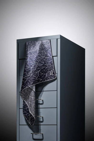 %100 Twill İpek Degrade Desenli Siyah Renkli 90x90 Eşarp Dikim Şekli : El Dikişi - Resim 3