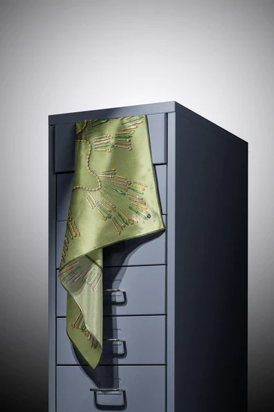 %100 Twill İpek Zincir Desenli Haki Renkli 90x90 Eşarp Dikim Şekli : El Dikişi - Resim 3