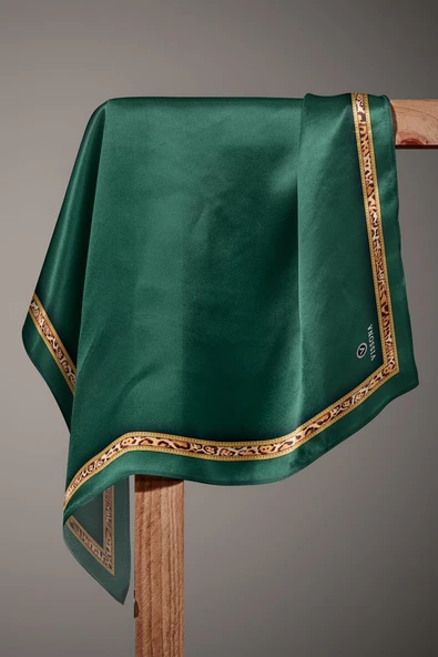 %100 Twill İpek Bordürü Leoparlı Düz Desenli Zümrüt Yeşili - Gold Renkli 90x90 Eşarp Dikim Şekli : El Dikişi - Resim 5