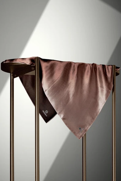 %100 Twill İpek Degrade Desenli Sütlü Kahve Renkli 90x90 Eşarp Dikim Şekli : El Dikişi - Resim 3