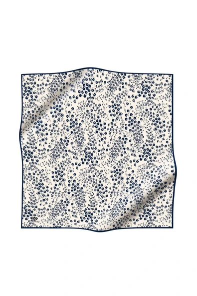 %100 Twill İpek Çıtır Çiçek Desenli Krem - Lacivert Renkli 90x90 Eşarp Dikim Şekli : El Dikişi - Resim 2