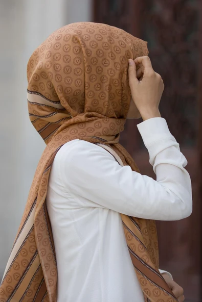 %100 İpek Monogram Desenli Gold - Beyaz Renkli 92x210 Şal - Resim 2