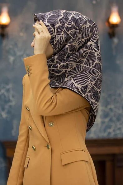 %100 Twill İpek Geometrik Desenli Siyah - Bej Renkli 90x90 Eşarp Dikim Şekli : El Dikişi ürün görseli