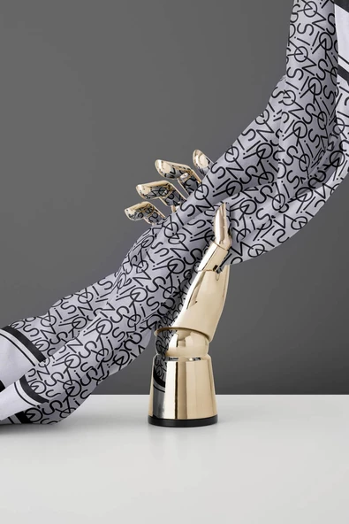 %100 Twill İpek Harf Desenli Gri - Siyah Renkli 90x90 Eşarp Dikim Şekli : El Dikişi - Resim 5