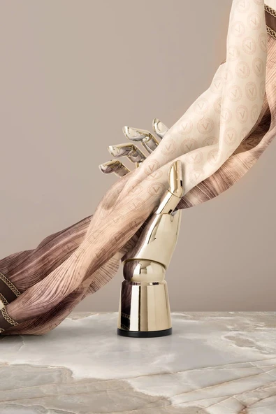 100% Twill İpek Monogram Desenli Bej Renkli 90x90 Dikim Şekli : El Dikişi Eşarp - Resim 6