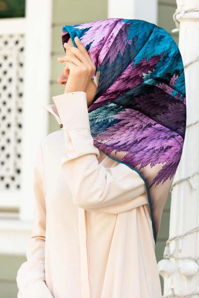 %100 Twill İpek Yaprak Desenli Krem - Turkuaz Renkli 90x90 Eşarp Dikim Şekli : El Dikişi ürün görseli