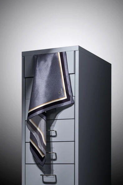 %100 Twill İpek Leopar Desenli Gri Renkli 90x90 Eşarp Dikim Şekli : El Dikişi - Resim 3