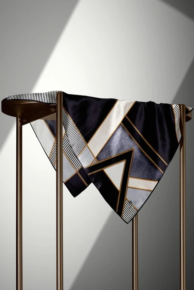 %100 Twill İpek Geometrik Desenli Gümüş - Siyah Renkli 90x90 Eşarp Dikim Şekli : El Dikişi - Resim 4