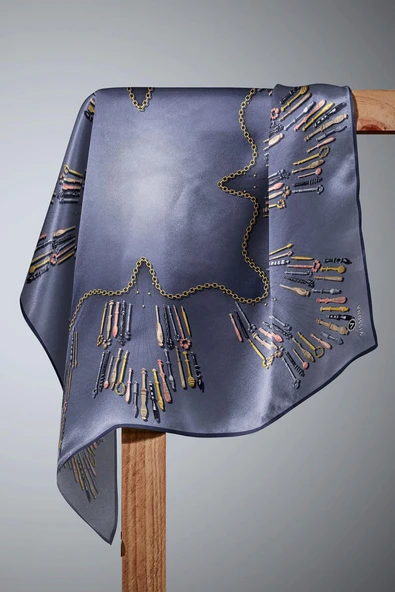 %100 Twill İpek Zincir Desenli Füme Renkli 90x90 Eşarp Dikim Şekli : El Dikişi - Resim 6