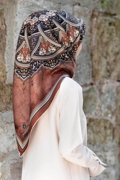 %100 Twill İpek Şal Desenli Taba - Siyah Renkli 90x90 Eşarp Dikim Şekli : El Dikişi ürün görseli