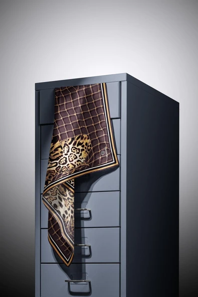 %100 Twill İpek Leopar Desenli Sütlükahverengi Renkli 90x90 Eşarp Dikim Şekli : El Dikişi - Resim 3
